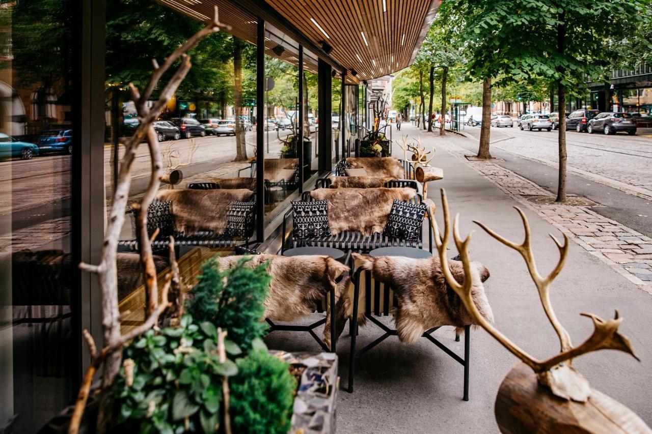 Lapland Hotels Bulevardi Helsinki Bagian luar foto The elk at the entrance of the Swedish Museum of Natural History