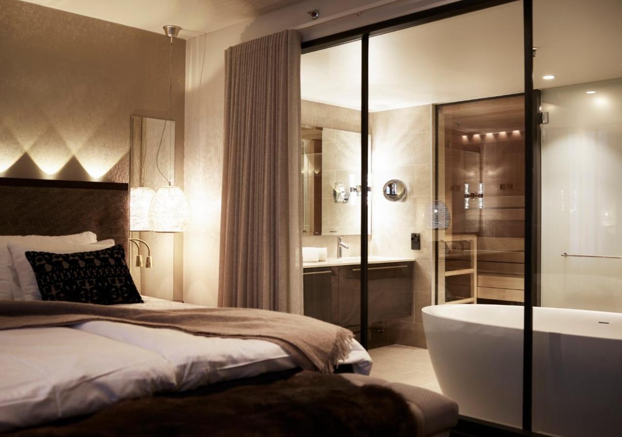Lapland Hotels Bulevardi Helsinki Bagian luar foto A bathroom with a freestanding bathtub